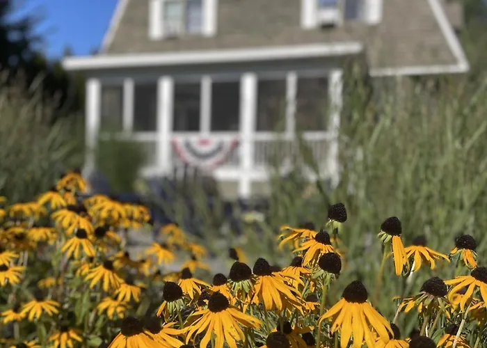 White Sails Inn